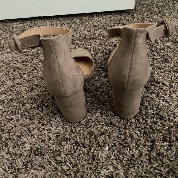 Heels - Picture 2 of 7